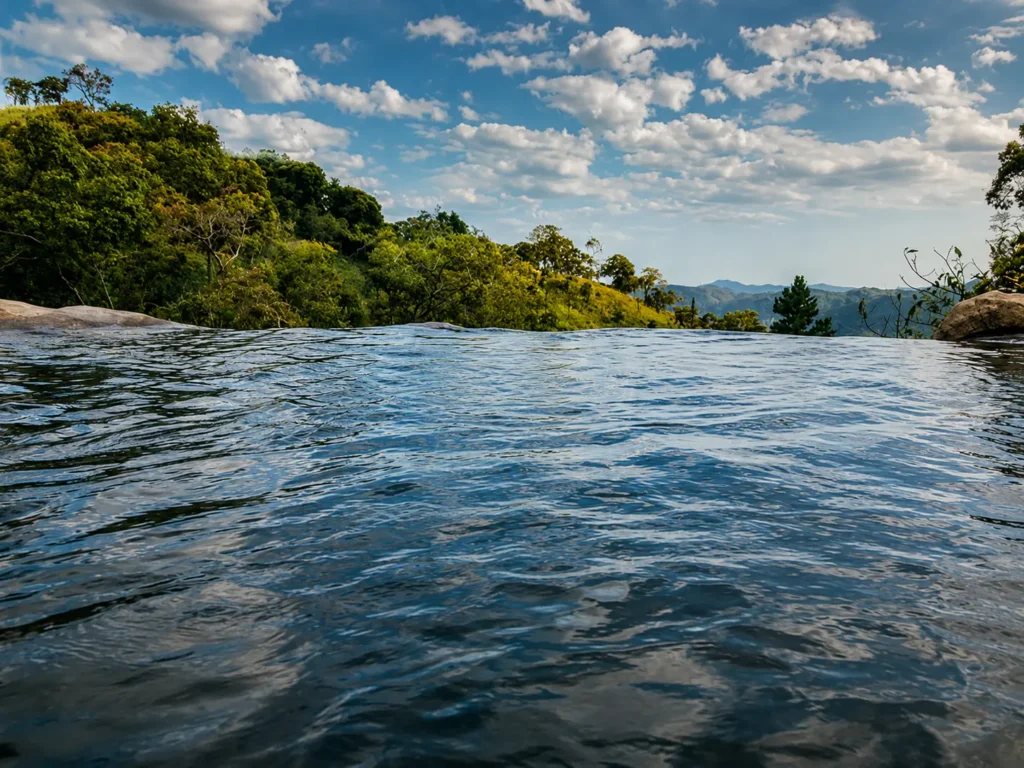 upper diyaluma falls infinity pool