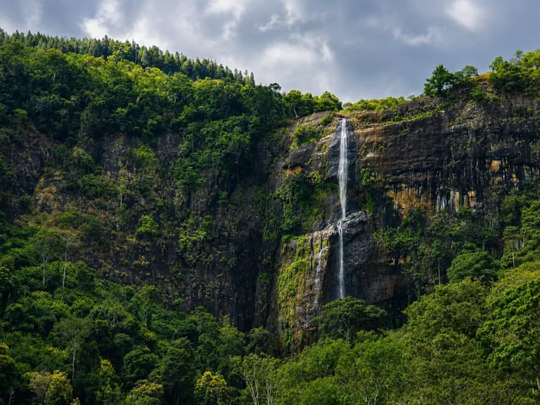 Diyaluma Falls