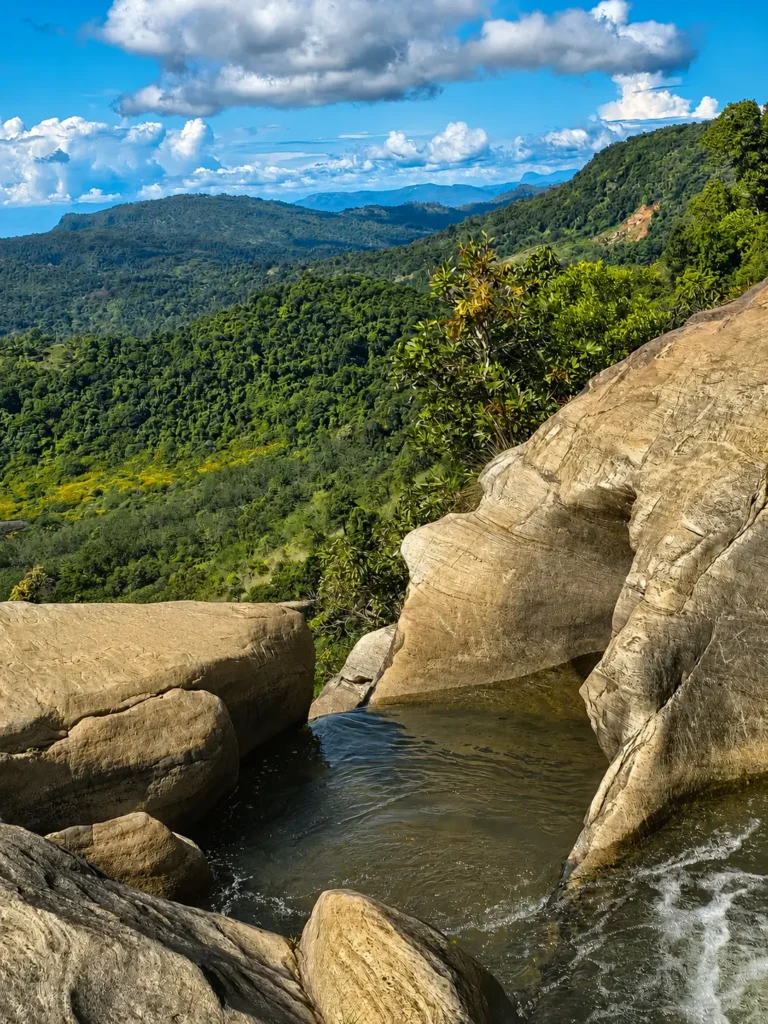 upper diyaluma falls