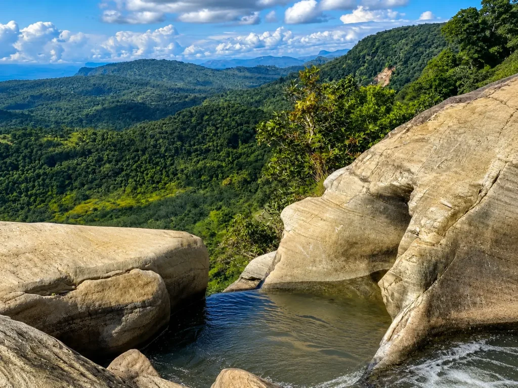 upper diyaluma falls