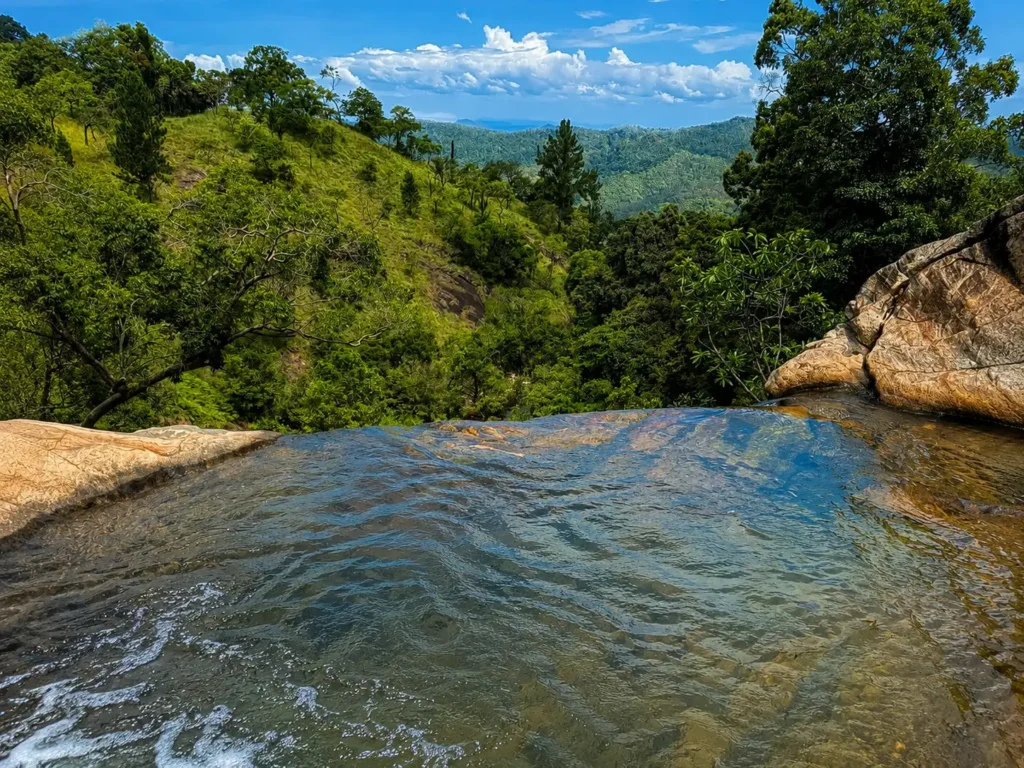 upper diyaluma falls