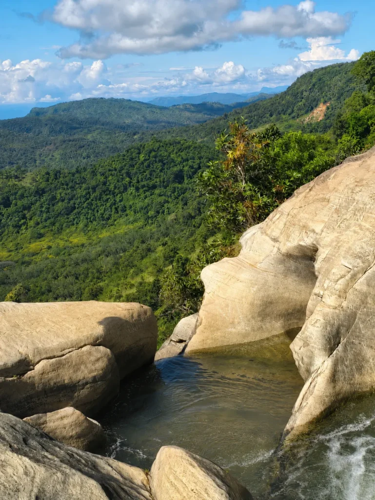 upper diyaluma falls pools